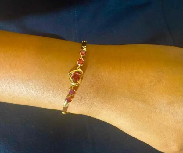 product-gold-love-shaped-bracelet-27